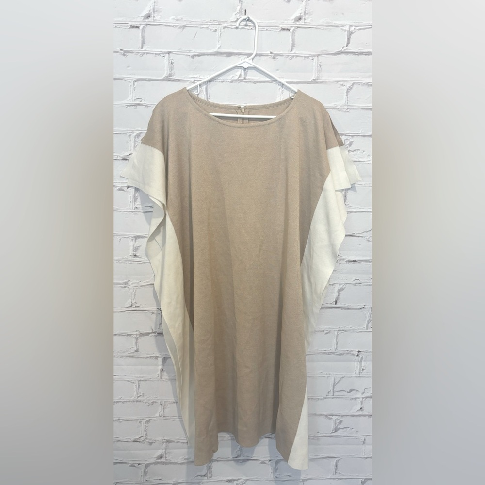 St. John NWOT Beige Tan Knit Poncho style pullover luxurious wool Dress Size 4